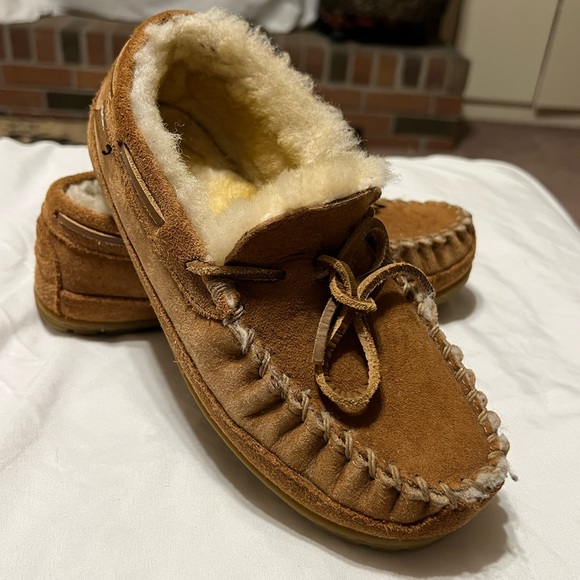 SOLD!! Ladies Sz 7 LL Bean Wicked Good Sheep Shearling Moccasin Slippers - Picture 2 of 16